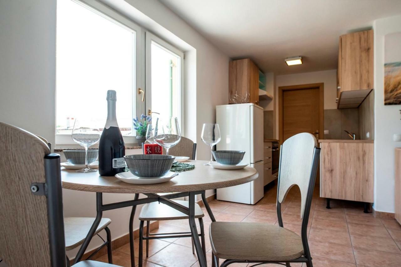 Pinezići Lavanda Apartments&Studios מראה חיצוני תמונה