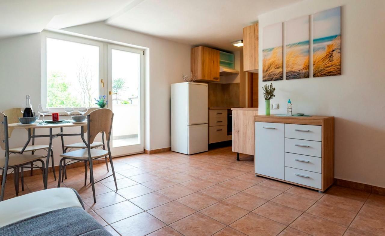 Pinezići Lavanda Apartments&Studios מראה חיצוני תמונה
