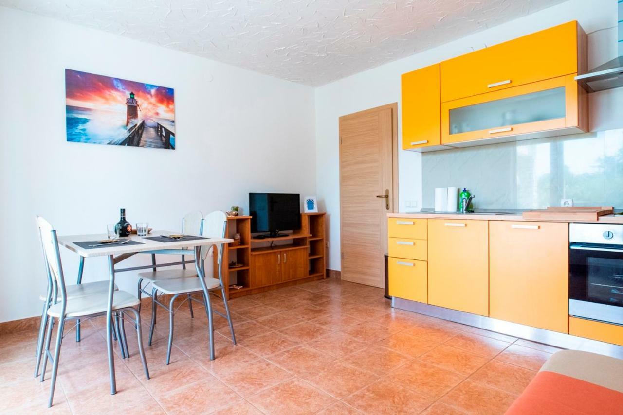 Pinezići Lavanda Apartments&Studios מראה חיצוני תמונה