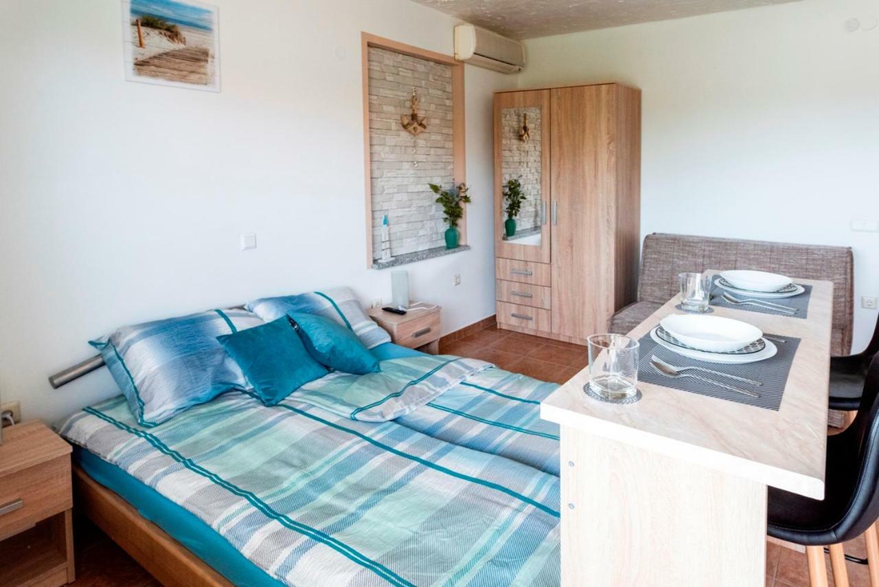 Pinezići Lavanda Apartments&Studios מראה חיצוני תמונה